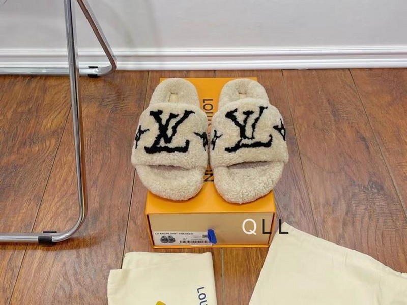 LV Women's Slippers 161